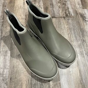 Men’s Hushpuppies rain boots size 11